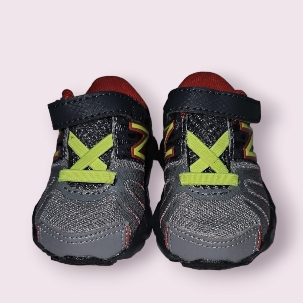New Balance baby boys size 2 shoes sneakers (KV890 PDI)